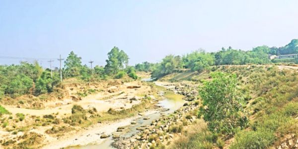 শুকিয়ে মরছে হালদা নদী কৃষি ও মাছের ক্ষতি